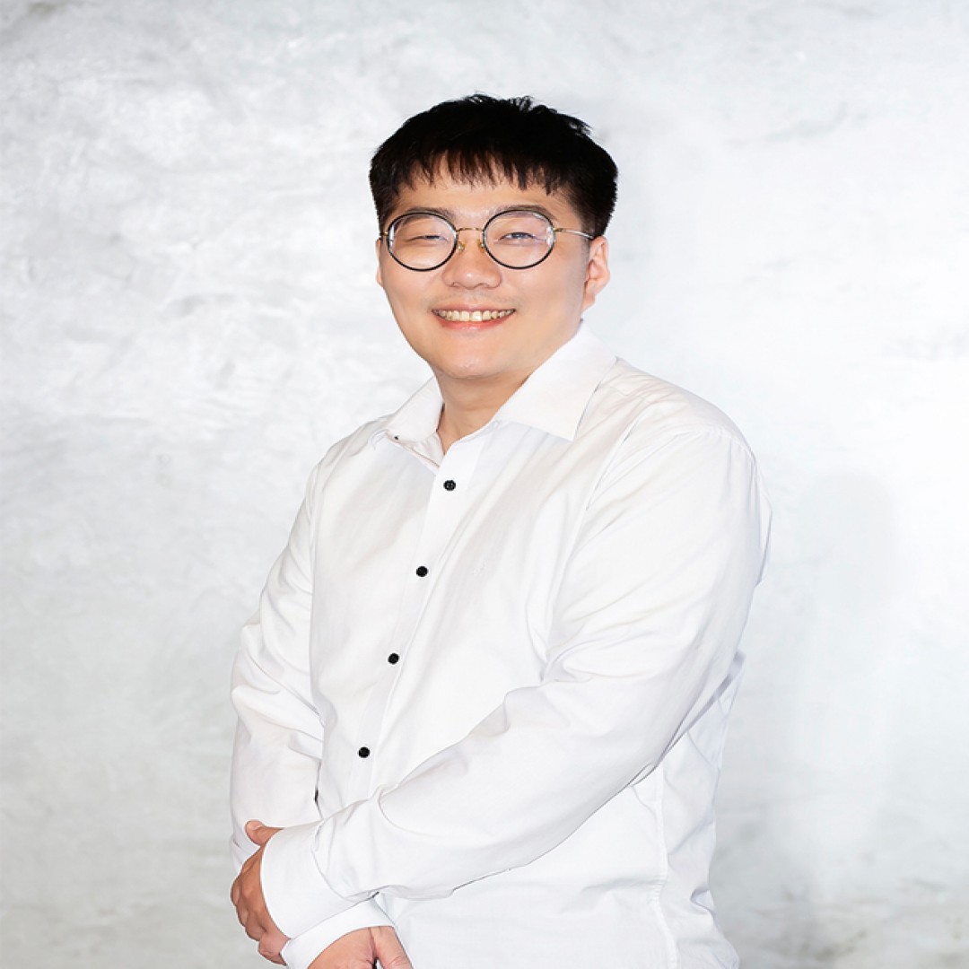 본스타 - 연기원(연기학원) | 음악원(보컬학원) 본스타트레이닝센터 - 안경용 강사